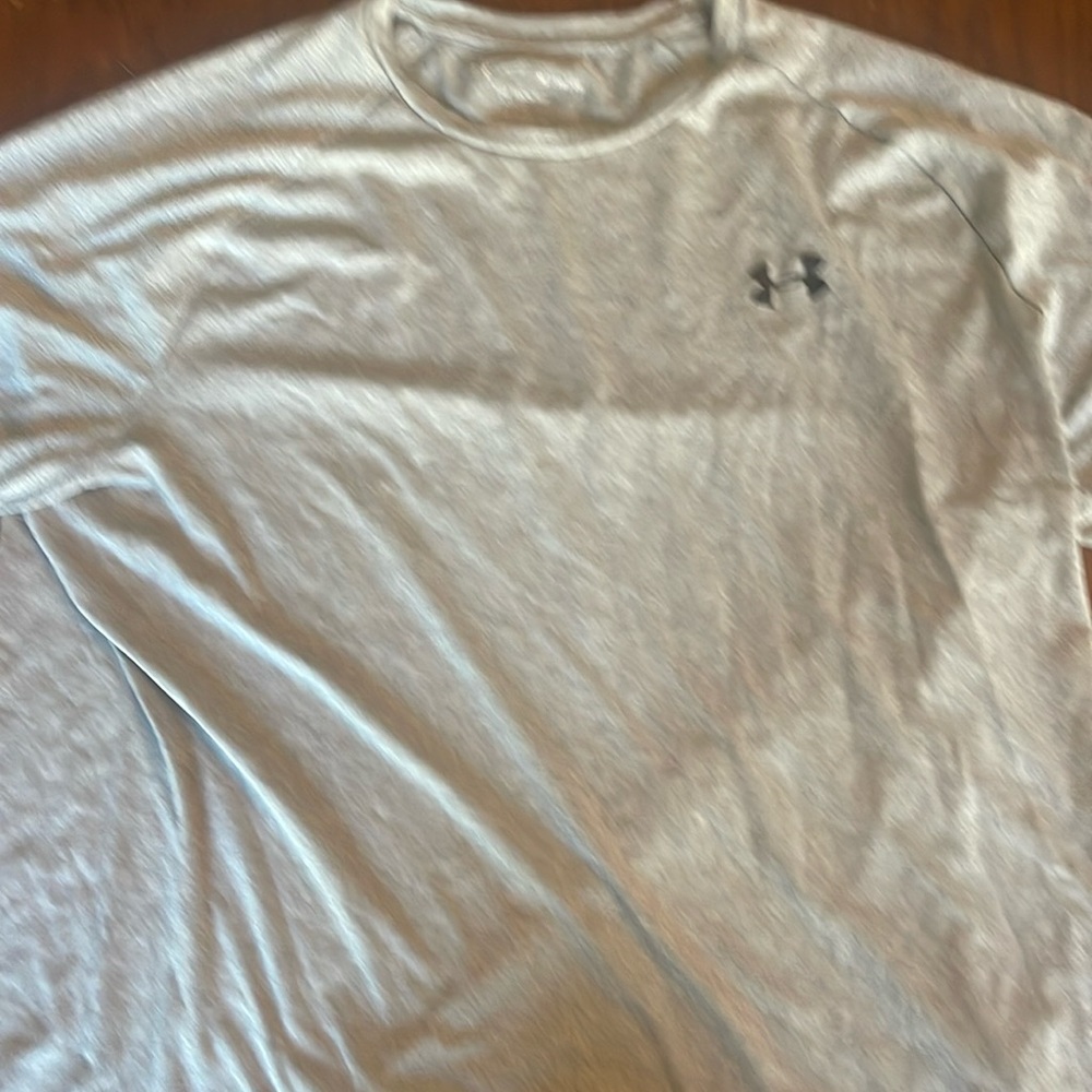 XL light grey under armour Tech Tee